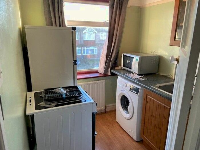 1 Bedroom Flat To Rent In Wadham Gardens, Greenford, UB6