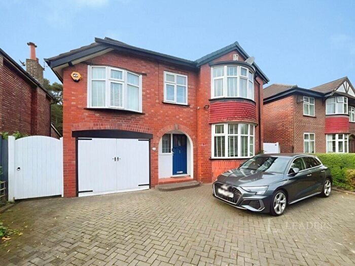 4 Bedroom Detached House To Rent In Woodlands Drive, Sale, Greater Manchester, M33