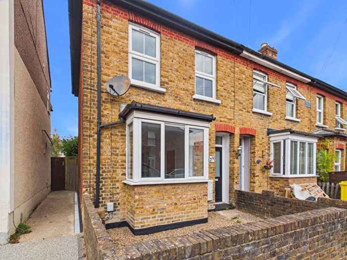 2 Bedroom End Of Terrace House For Sale In Chapel Park Road, Addlestone, Surrey, KT15