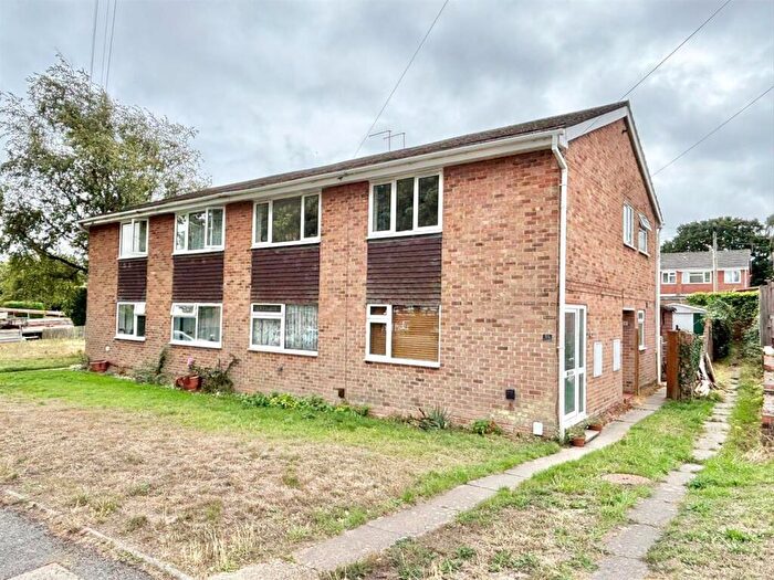 2 Bedroom Flat To Rent In Briarswood Road, Upton, BH16