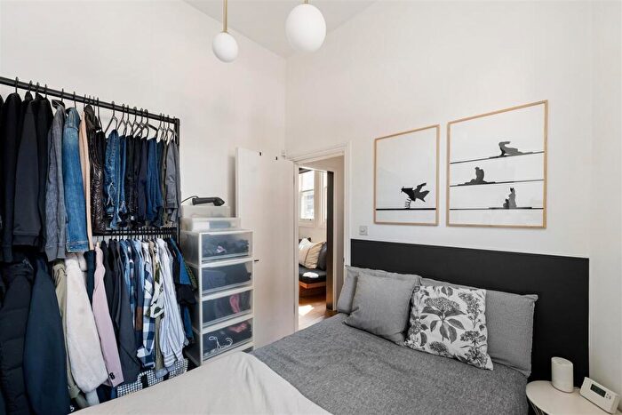 1 Bedroom Flat For Sale In Clarence Road, Hackney Central, E5