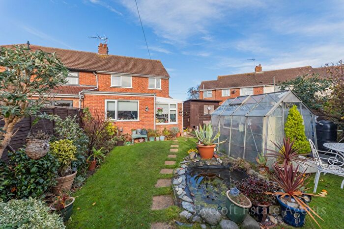 3 Bedroom Semi-detached House For Sale In Grayson Drive, Lowestoft, NR33