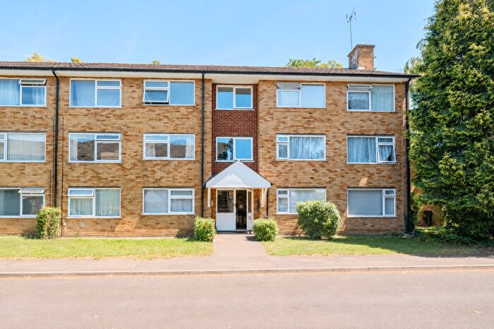 2 Bedroom Flat For Sale In Sylvia Close, Basingstoke, RG21