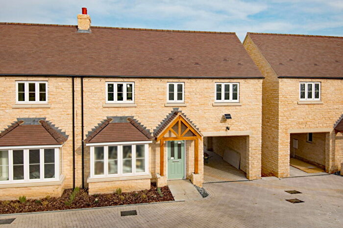 3 Bedroom Semi-Detached House For Sale In Stamford Road, Weldon, NN17