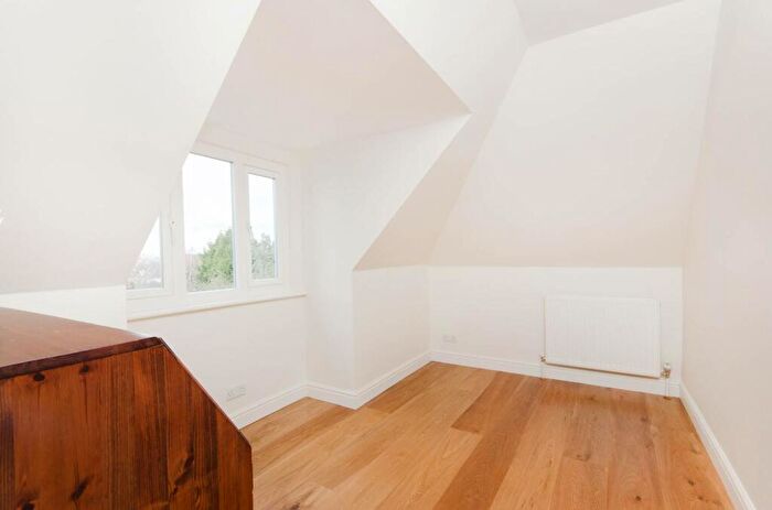 3 Bedroom Flat For Sale In Teignmouth Road, Mapesbury Estate, London, NW2