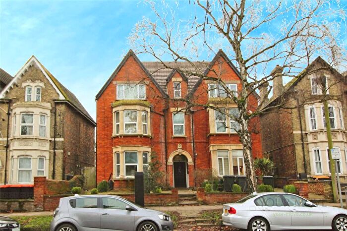 1 Bedroom Flat To Rent In Clapham Road, Bedford, Bedfordshire, MK41
