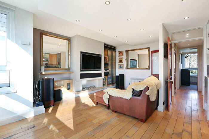 2 Bedroom Flat To Rent In Harfield Gardens, Camberwell, SE5