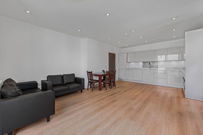 2 Bedroom Flat For Sale In Glass Blowers House, Valencia Close, E14