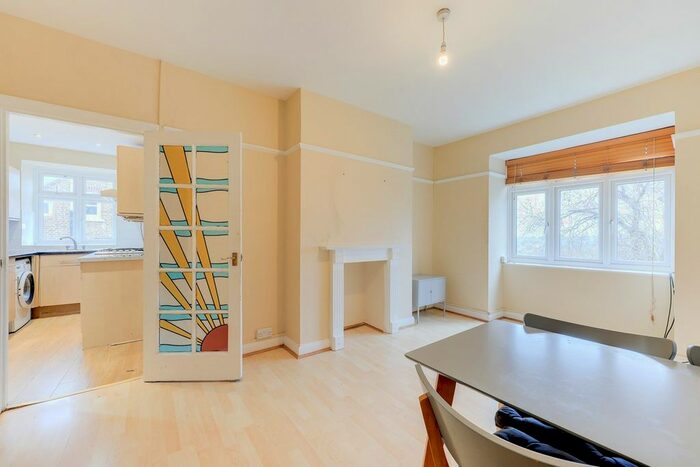 2 Bedroom Flat To Rent In Devonshire Road, Forest Hill, London SE23