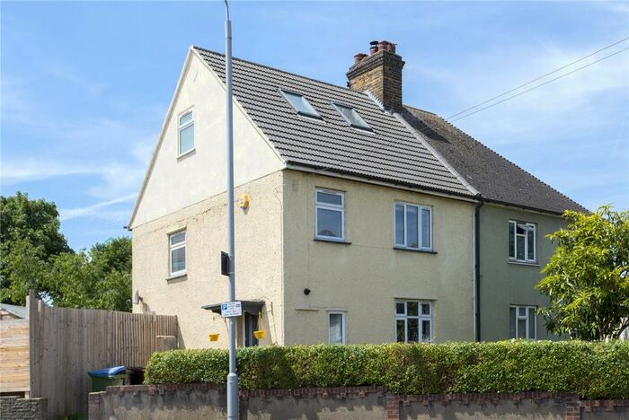 4 Bedroom Semi-Detached House To Rent In Winns Avenue, Walthamstow, London, E17