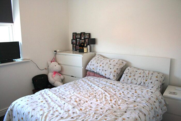 1 Bedroom Flat To Rent In Flat, High Street - Bed, LN5