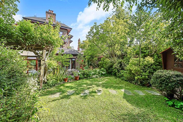 3 Bedroom Flat For Sale In Garden Apartment, Oakhill Avenue, Hampstead, NW3