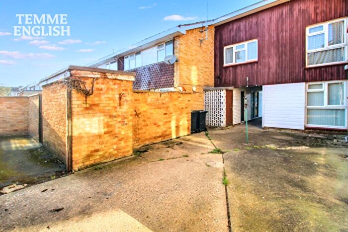 2 Bedroom Terraced House For Sale In Ballards Walk, Basildon, SS15
