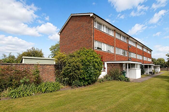 2 Bedroom Flat For Sale In High Street, Shepperton, TW17