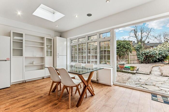 3 Bedroom Terraced House To Rent In St. Pauls Road, Canonbury, N1