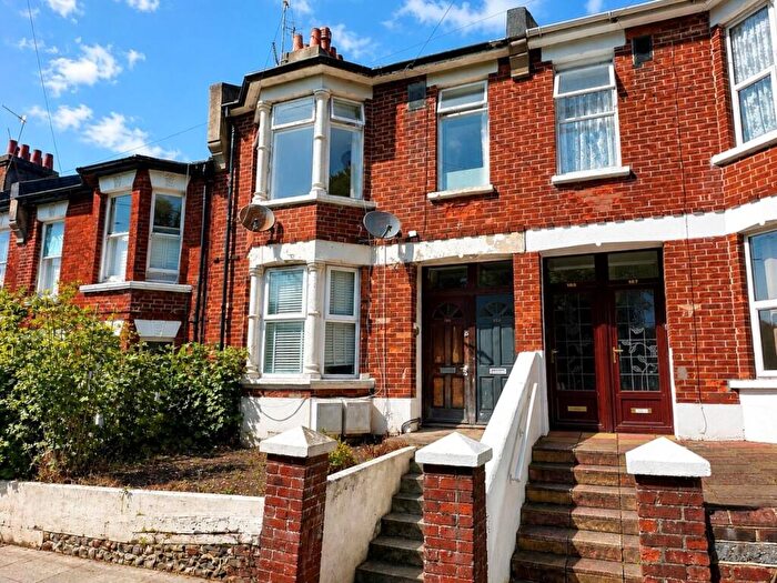 3 Bedroom Apartment To Rent In Bear Road, Brighton, BN2