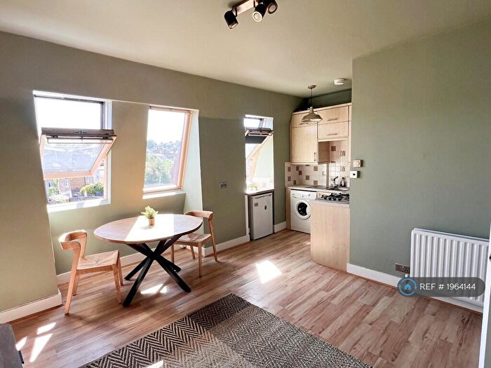 1 Bedroom Flat To Rent In Potters Road, Barnet, EN5