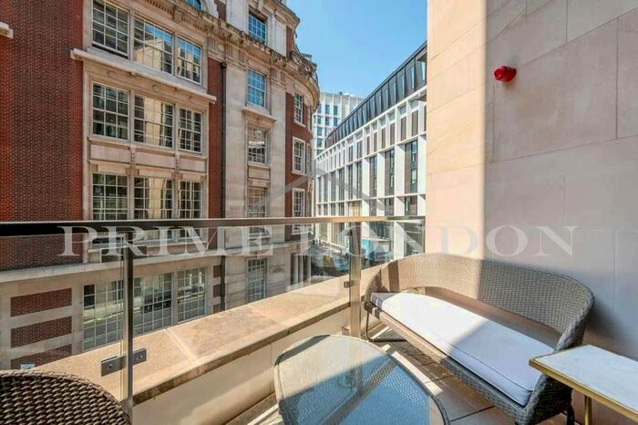 3 Bedroom Flat To Rent In Lincoln Square, Strand, London, WC2A