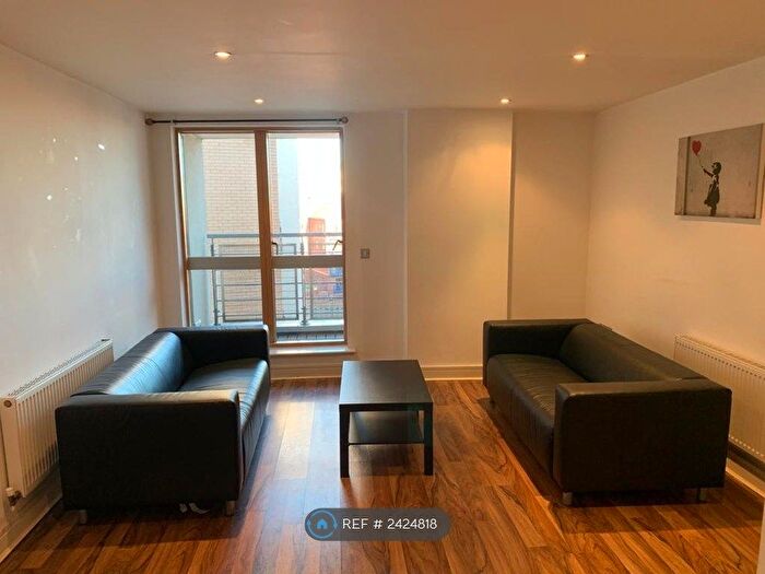 2 Bedroom Flat To Rent In Cromwell Court, Leeds, LS10