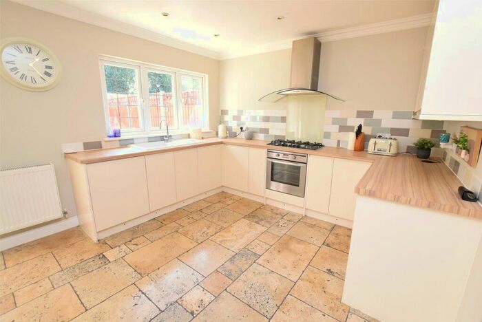 3 Bedroom Semi-Detached House For Sale In Purfleet Road, Aveley, South Ockendon, RM15
