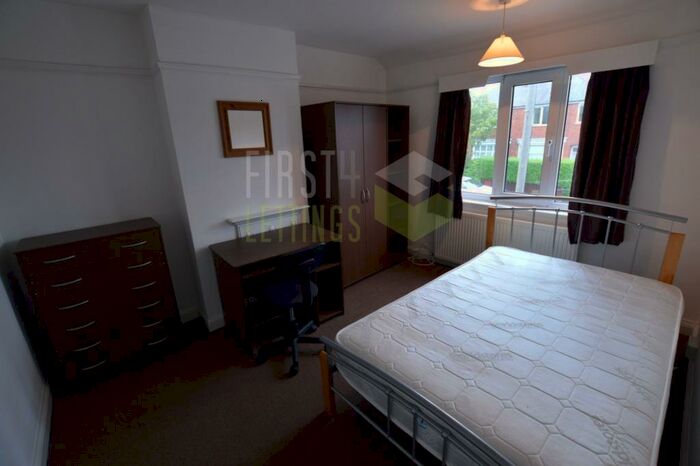 4 Bedroom Semi-Detached House To Rent In Landseer Road, Leicester, LE2