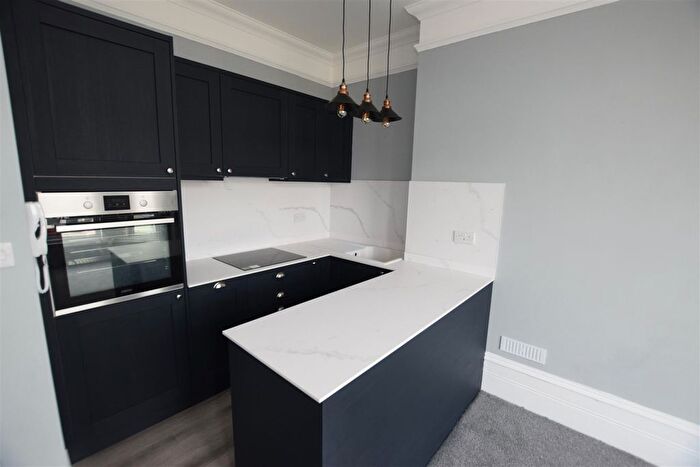 2 Bedroom Flat To Rent In Milward Crescent, Hastings, TN34