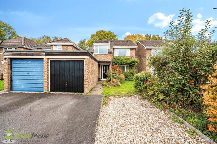 3 Bedroom Terraced House For Sale In Droxford Crescent, Tadley, Hampshire, RG26