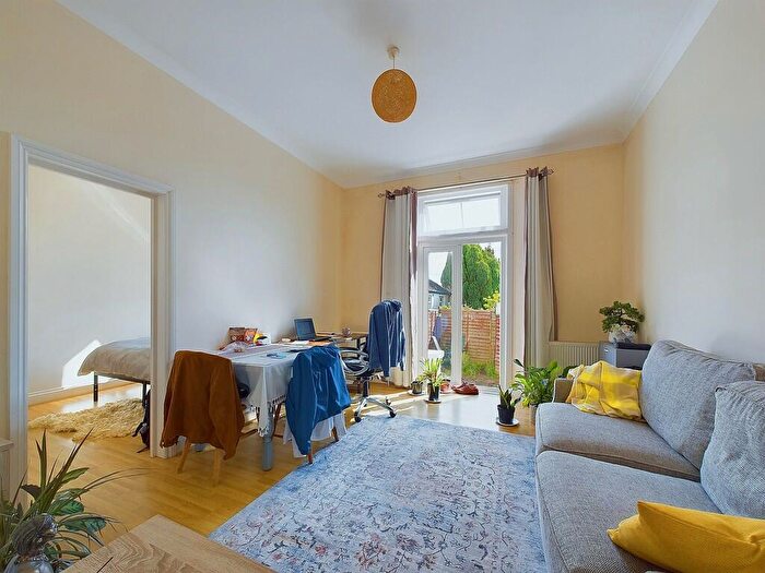 1 Bedroom Flat To Rent In South Street, Lancing, BN15