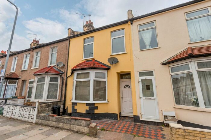3 Bedroom Terraced House To Rent In Francis Avenue, Ilford, IG1