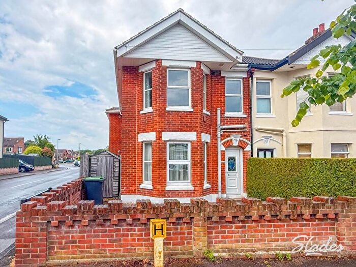 2 Bedroom Flat To Rent In Jumpers Avenue, Christchurch, Dorset, BH23