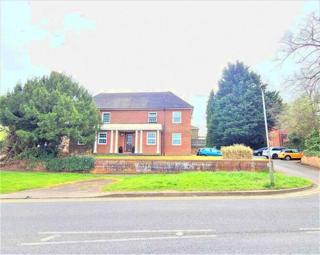 1 Bedroom Flat To Rent In Crowthorne Road, Bracknell, RG12