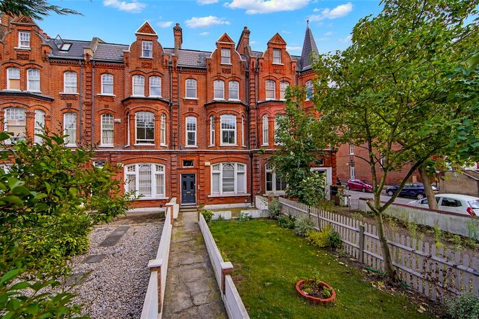 2 Bedroom Flat To Rent In Clapham Road, Clapham, London, SW9