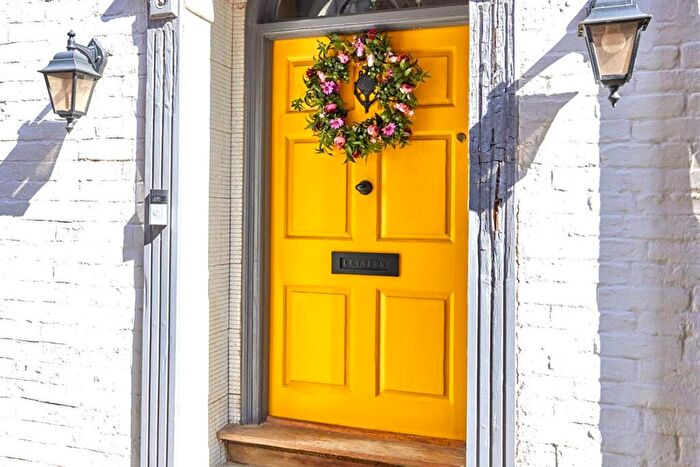 5 Bedroom Town House For Sale In Market Street, Castle Donington, Castle Donington, DE74