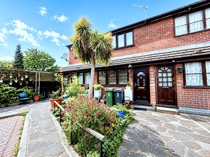 1 Bedroom Property To Rent In Atwell Close, Leyton, E10