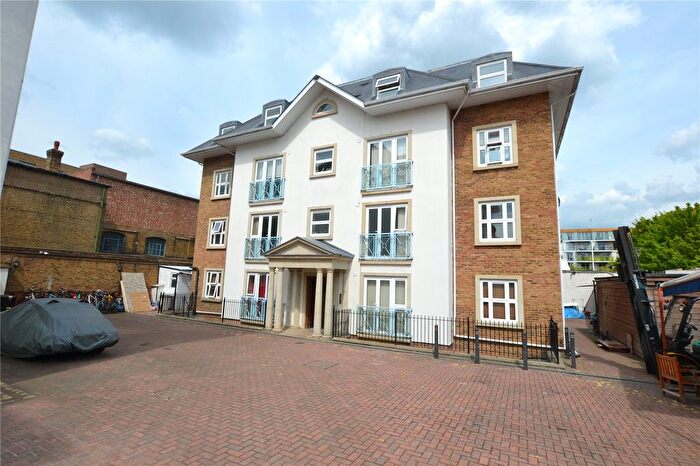 2 Bedroom Flat To Rent In Richmond Court, High Street, London, N8