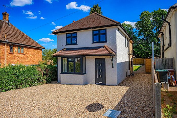 3 Bedroom Property For Sale In The Crescent, Abbots Langley, WD5