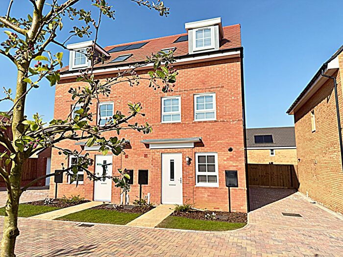 3 Bedroom Semi-Detached House To Rent In Drury Way, Northampton, NN6