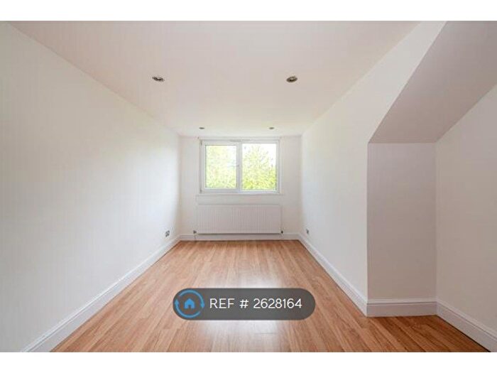 2 Bedroom Flat To Rent In Sutton Road, London, N10