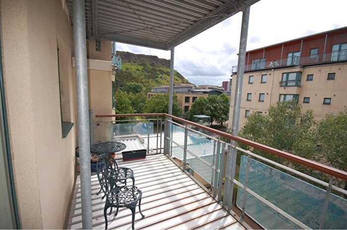 2 Bedroom Flat To Rent In Holyrood Road, Edinburgh, EH8