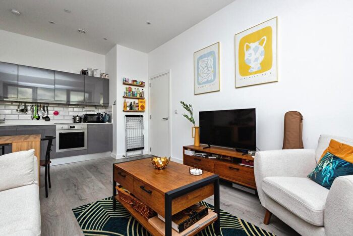 1 Bedroom Flat For Sale In Ladymead, Guildford, Surrey, GU1