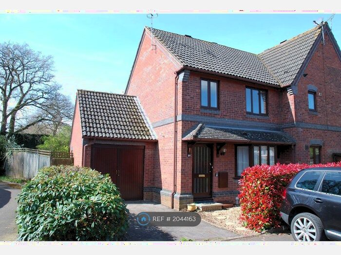 3 Bedroom Semi-Detached House To Rent In Hop Garden Road, Hook, RG27