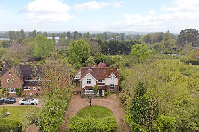 4 Bedroom Detached House For Sale In Chapel Lane, Hertford, SG14