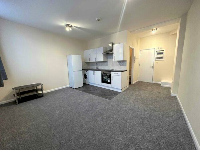 Studio To Rent In High Street, Slough, SL1