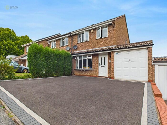 3 Bedroom Semi-Detached House For Sale In Osprey, Wilnecote, B77