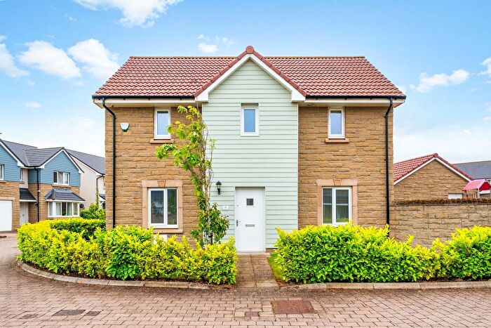 3 Bedroom Detached House For Sale In Renwick Court, East Calder, EH53