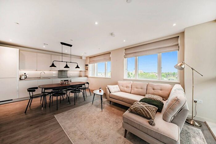 2 Bedroom Flat To Rent In Commerce Road, Brentford, TW8