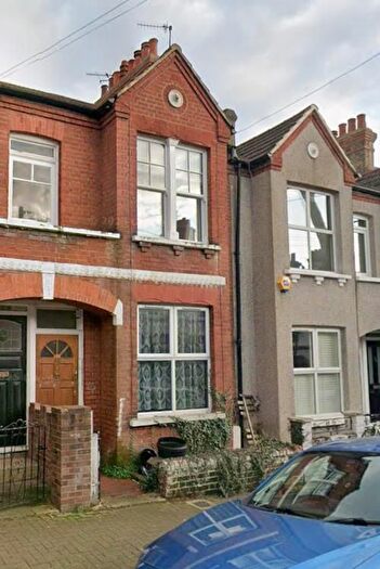2 Bedroom Flat To Rent In Idlecombe Road, London, SW17