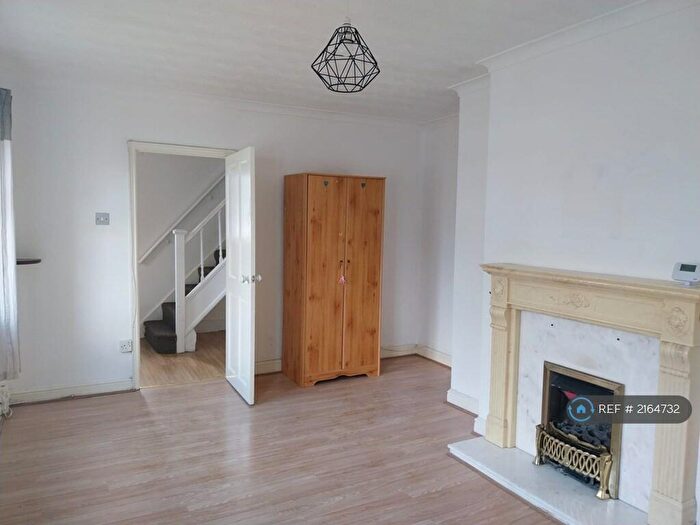 4 Bedroom Semi-Detached House To Rent In Bell Farm Avenue, London, RM10