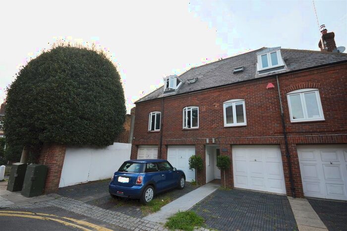 2 Bedroom Property To Rent In Friars Lane, Richmond, TW9
