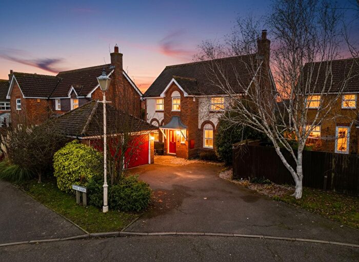 4 Bedroom Detached House For Sale In Swan Close, Aylesbury, HP19